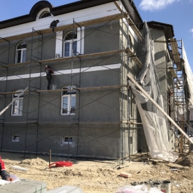 Приклеивание элементов декора