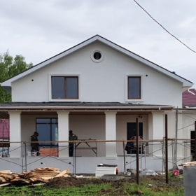 Нанесение декоративной штукатурки